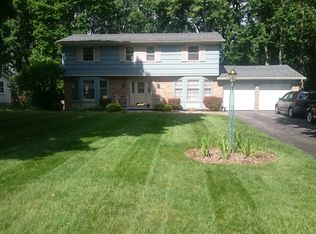42 Bright Oaks Dr, Rochester, NY 14624