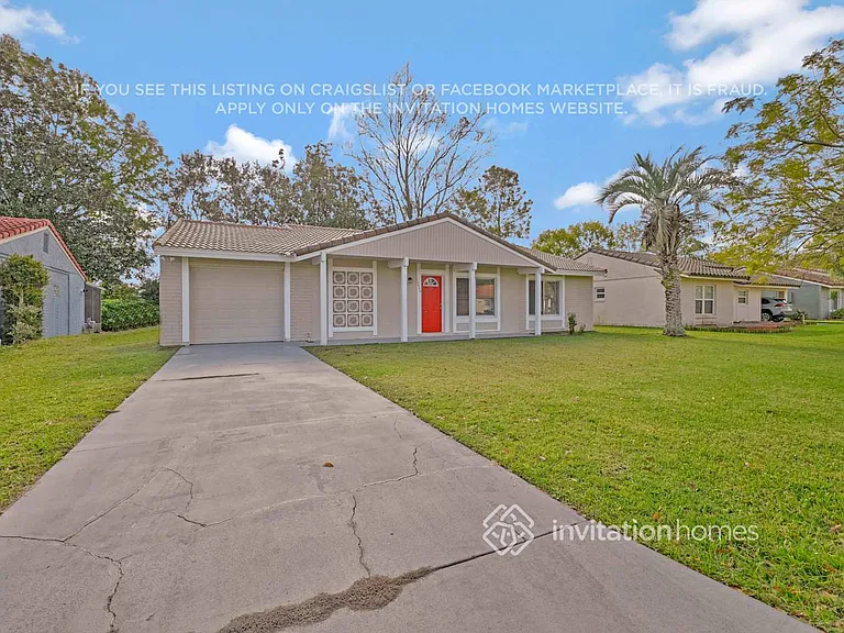 10425 Kingbrook Ln — Photo 3