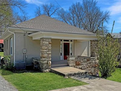808 Thomas St, Weston, MO, 64098
