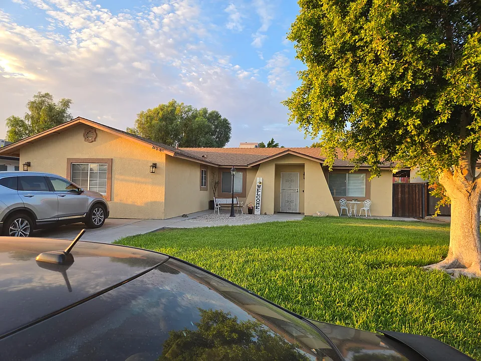 824 Villa Grande St