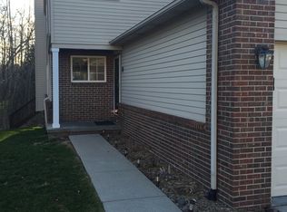 2677 S Moonglow Ct, Hartland, MI 48353