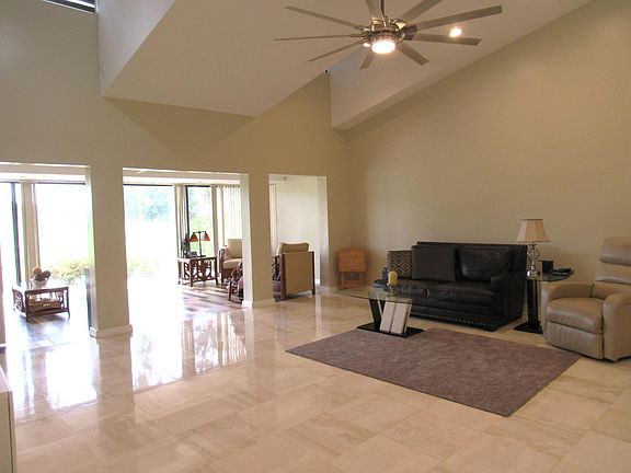 4th image of 4729 Fountains Drive S