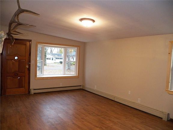 3rd image of 10178 Elm St