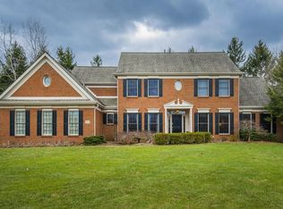 1203 Harrison Pond Dr, New Albany, OH 43054