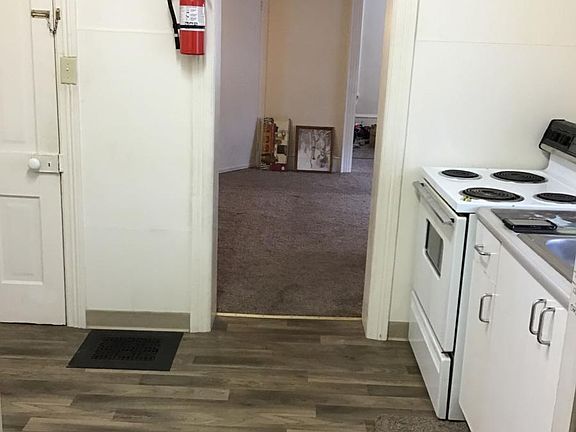4th image of 140 E Washington St #1