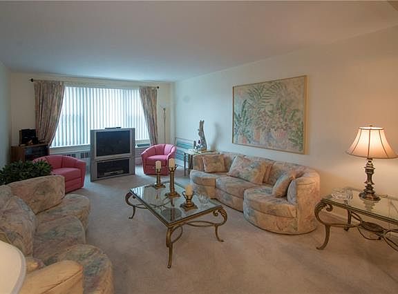 4th image of 360 Westchester Ave APT 610