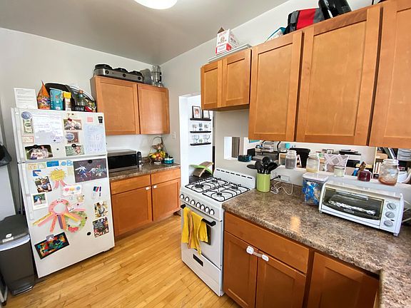 5th image of 3744 N Pine Grove Ave APT 3S
