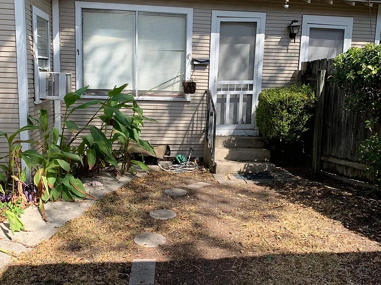 1215 W Russell Pl #REAR COTTAGE — Photo 1