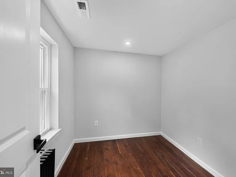 4469 Silverwood St — Photo 19