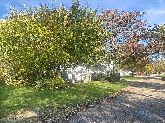 2nd image of 403 N Theresa St
