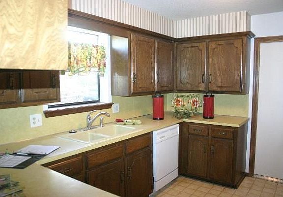 5th image of 323 E Audene Dr