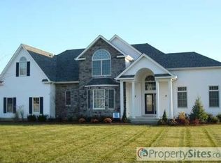 2 Sophie Ct, Commack, NY 11725