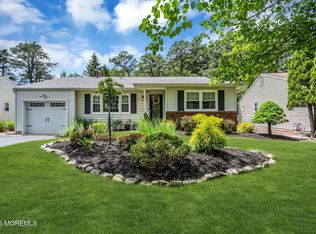 7 Nostrand Dr, Toms River, NJ 08757