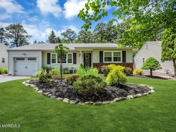 7 Nostrand Drive, Toms River, NJ 08757