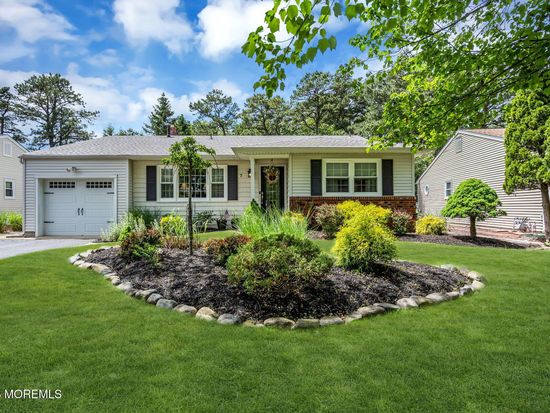 7 Nostrand Drive, Toms River, NJ 08757