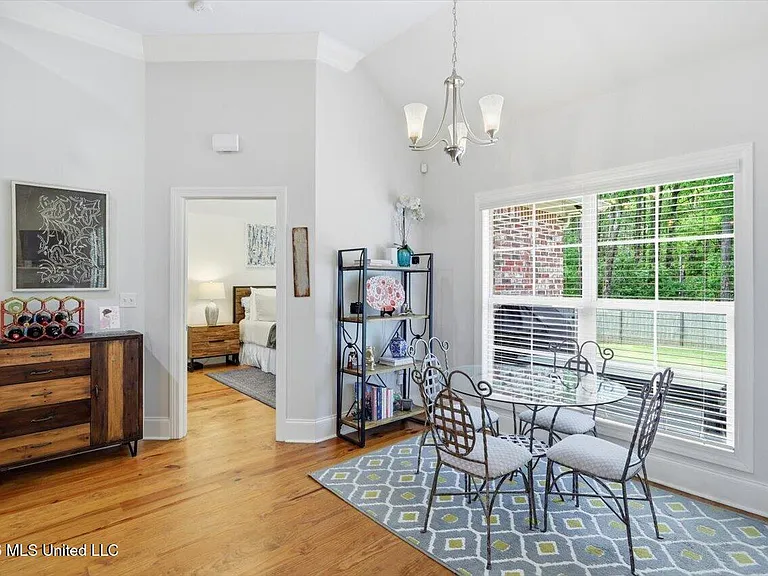 320 Oakville Cir — Photo 16