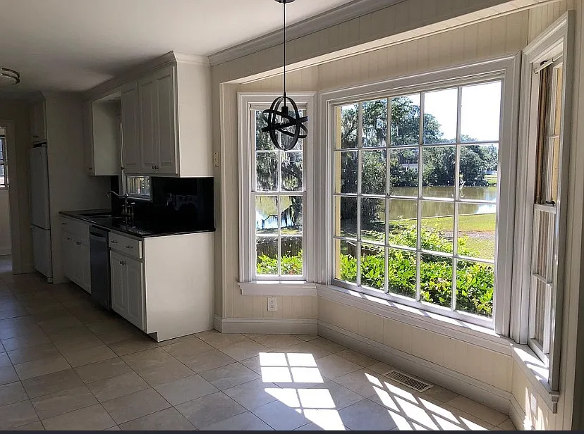 4 bed, 2.5 bath, 2040 sqft, $3,900 — Photo 4