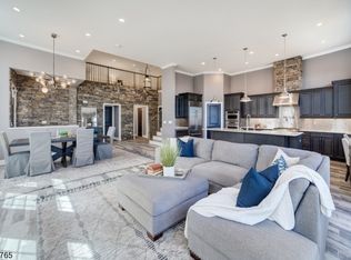 15 Oheka Pl, Morristown, NJ 07960