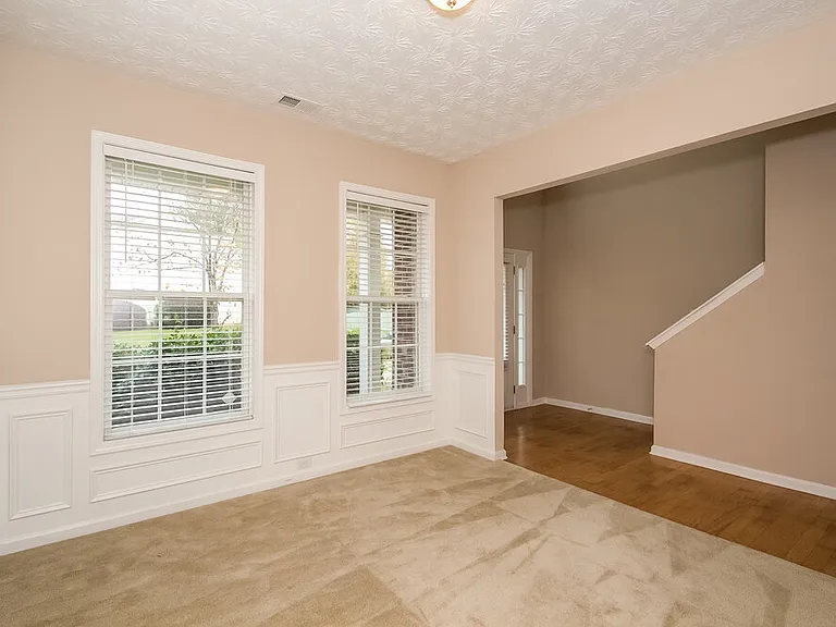 1000 Maple Leaf Dr — Photo 2