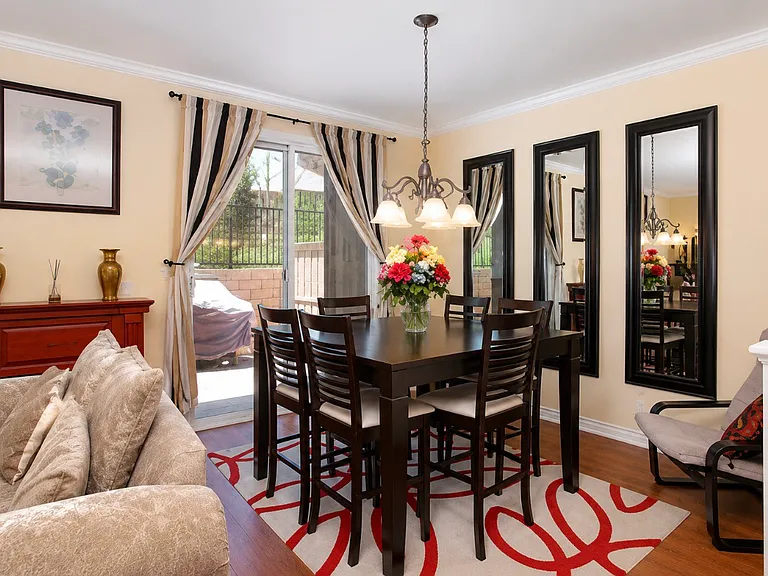 425 S Meadowbrook Dr S #106 — Photo 3