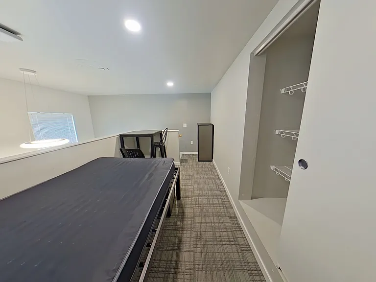 Ferry Street Flats - Modern Studios and Lofted units right by campus! — Photo 42