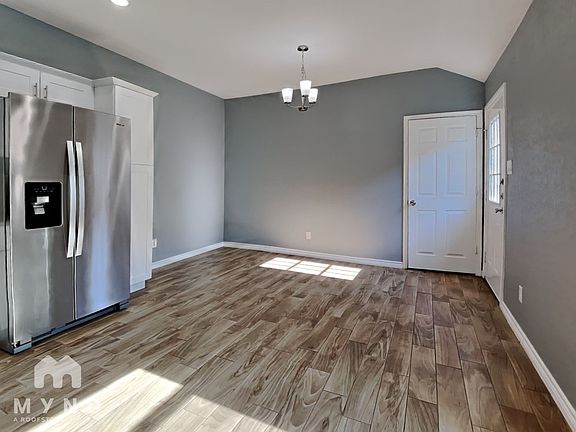 4th image of 527 Blaine St