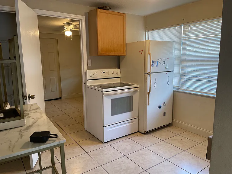 916 Sumner St — Photo 10