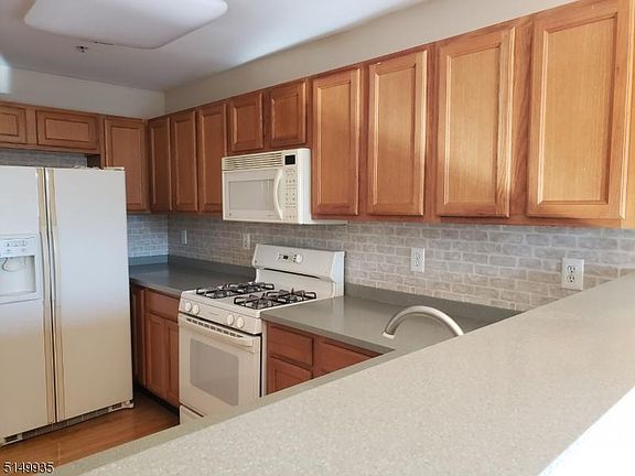 3rd image of 166 Vista Ter