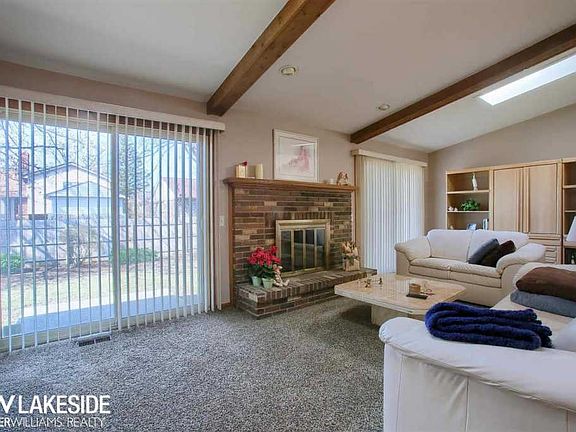 4th image of 38379 Lincolndale Dr