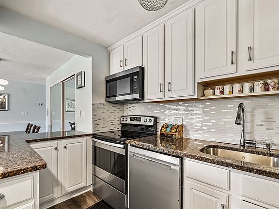 3rd image of 54 Fountain Ln APT 11