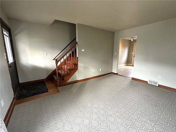 5th image of 112 1/2 S 6th St