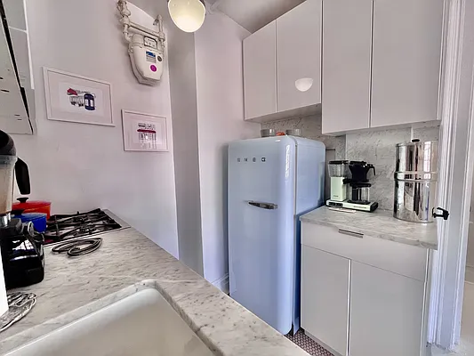 Rented by Compass | media 13