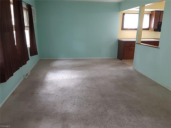 3rd image of 614 Woodmere Dr