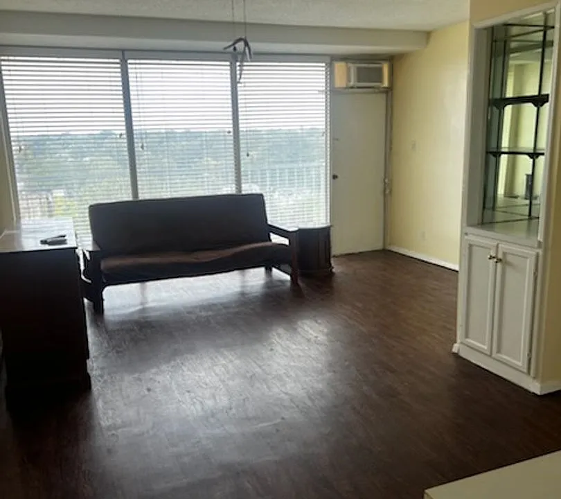 1271 Poplar Ave #911