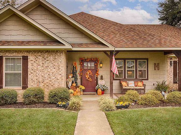 3rd image of 2817 Royal Dr