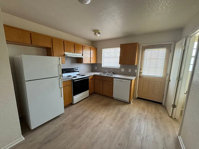 3806 Gus Dr — Photo 5