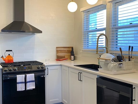 3rd image of 613 Micheltorena St #613