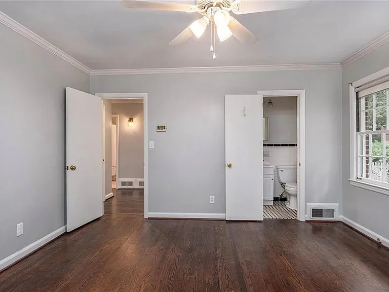 388 Lakemoore Dr NE — Photo 16