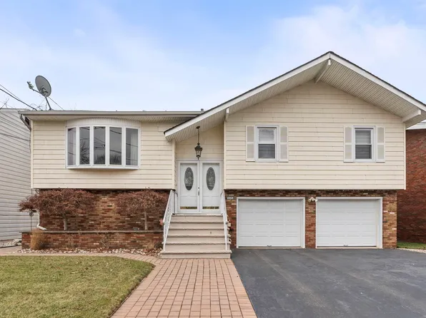 654 Chestnut Pl, Secaucus, NJ 07094