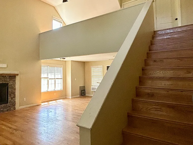 Primrose Dr — Photo 2