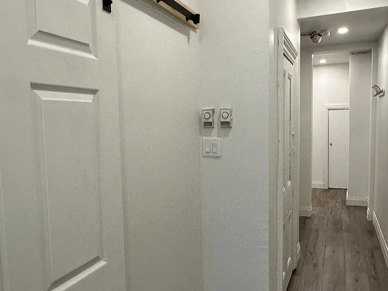 565 Yonge St #4 — Photo 21