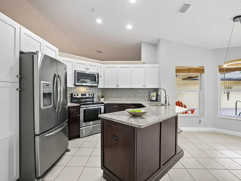 1230 Fairfax Ct — Photo 32