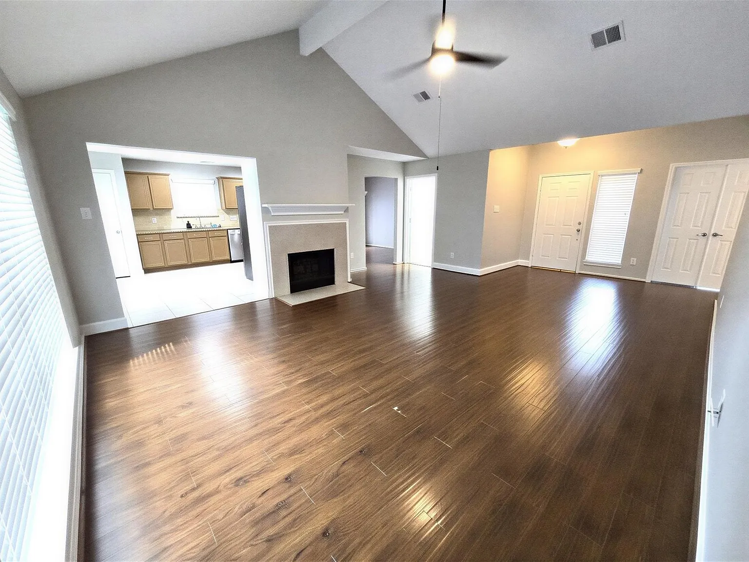 3 bed, 2.0 bath, 1929 sqft, $1,800 — Photo 2