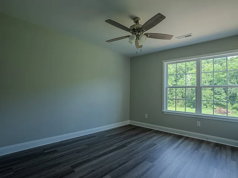 139 Harrison Ln SE — Photo 4
