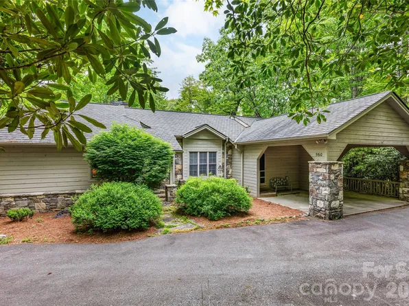 560 Toxaway Ct, Lake Toxaway, NC 28747
