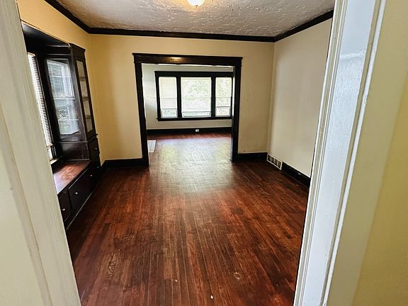 2nd image of 3828 Marvin Ave #2