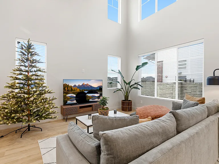 1125 N Clifton Dr — Photo 12