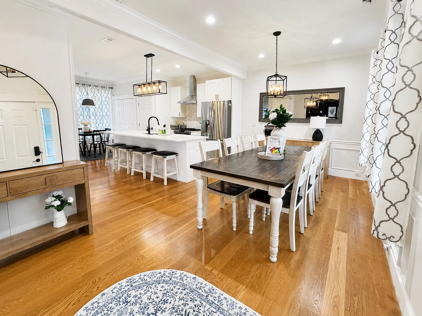 4 bed, 2.5 bath, 2125 sqft, $3,500 — Photo 3