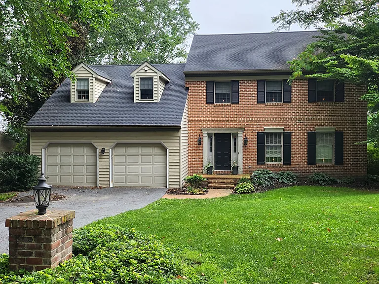 4 Lehoy Forest Dr — Photo 1