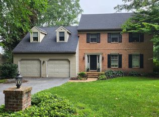 4 Lehoy Forest Dr, Leola, PA 17540